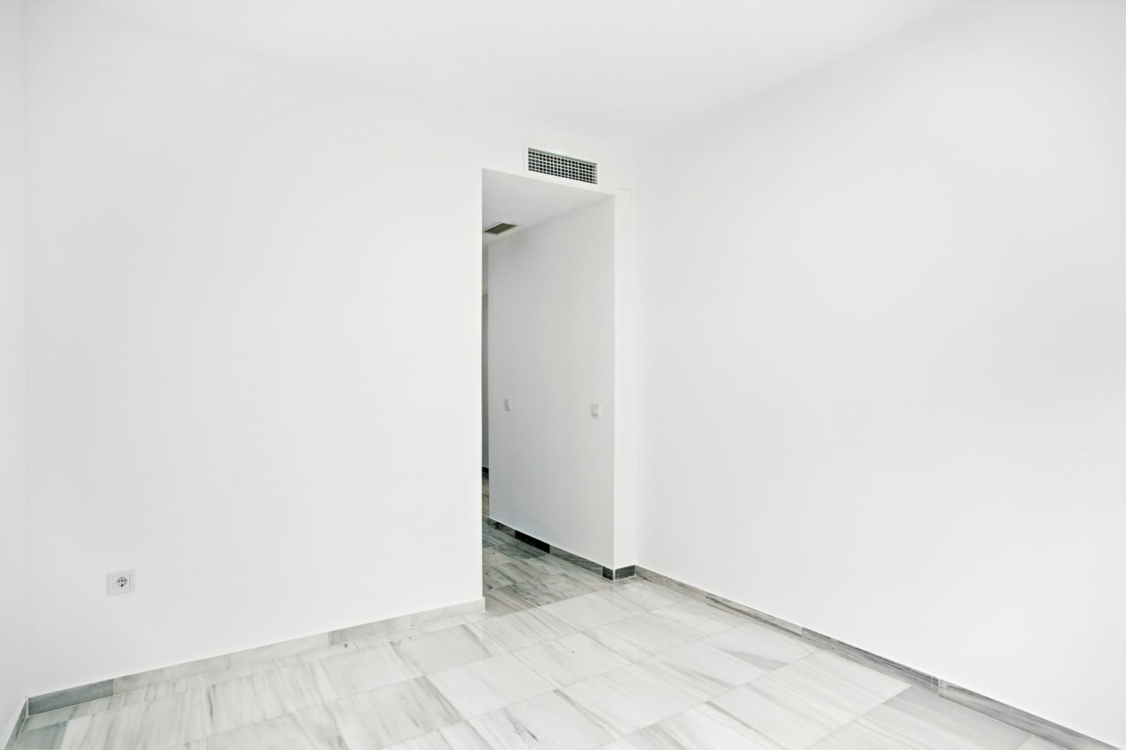 4 bedroom Apartment for sale in Marbella with pool garage - € 995,000 (Ref: 9730674)