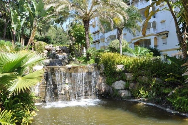 4 Zimmer Apartment zu verkaufen in Marbella mit Pool Garage - 995.000 € (Ref: 9730674)