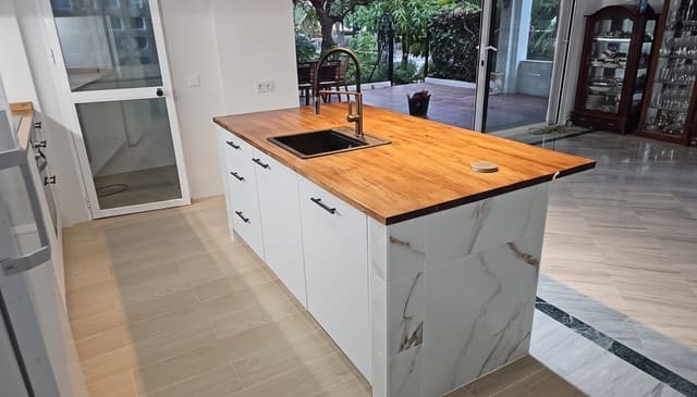 4 Zimmer Apartment zu verkaufen in Marbella mit Pool Garage - 995.000 € (Ref: 9730674)