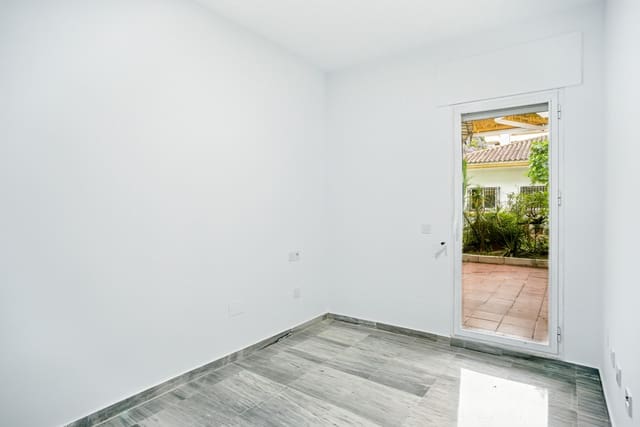 4 Zimmer Apartment zu verkaufen in Marbella mit Pool Garage - 995.000 € (Ref: 9730674)