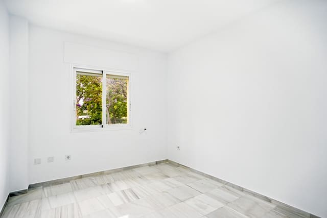4 Zimmer Apartment zu verkaufen in Marbella mit Pool Garage - 995.000 € (Ref: 9730674)