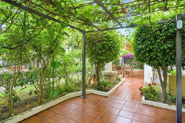 4 Zimmer Apartment zu verkaufen in Marbella mit Pool Garage - 995.000 € (Ref: 9730674)