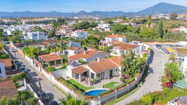 4 Zimmer Ferienbungalow in San Pedro de Alcantara, Marbella mit Pool Garage - 4.620 € (Ref: 9730675)