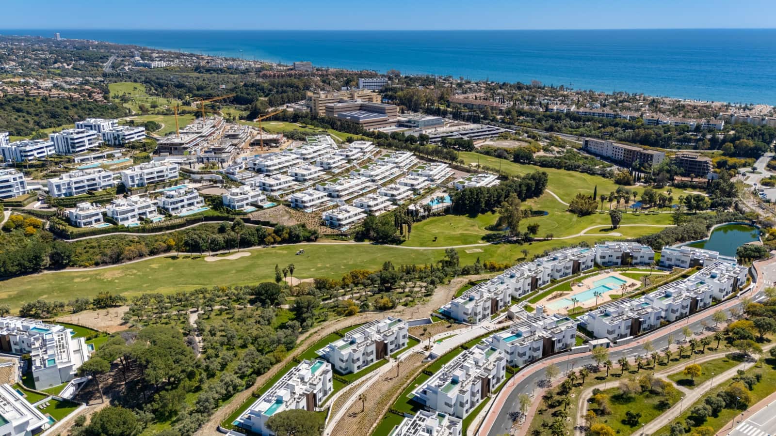 4 bedroom Apartment for sale in Marbella with pool garage - € 1,700,000 (Ref: 9730676)