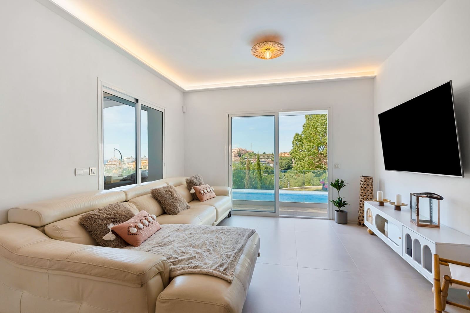 3 bedroom Villa for sale in Riviera del Sol with pool garage - € 1,320,000 (Ref: 9736137)