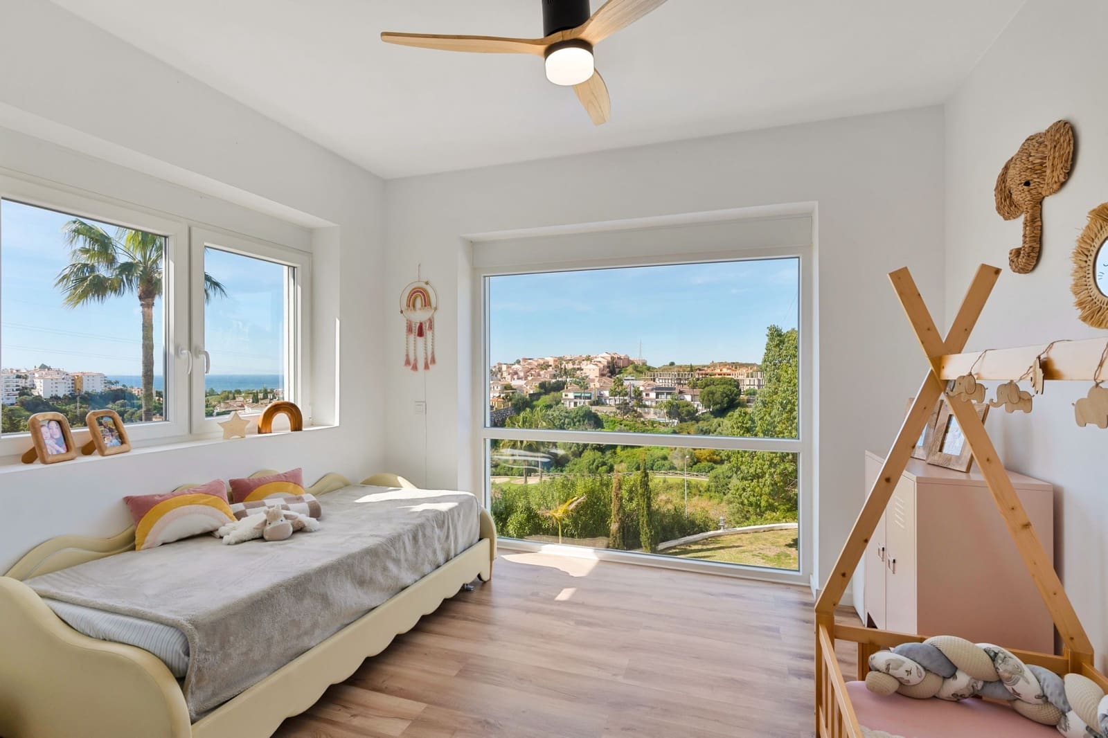 3 bedroom Villa for sale in Riviera del Sol with pool garage - € 1,320,000 (Ref: 9736137)