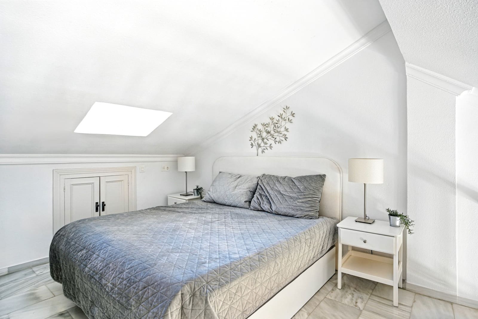 2 sypialnia Penthouse na sprzedaż w Marbella z basenem garażem - 515 000 € (Ref: 9737281)