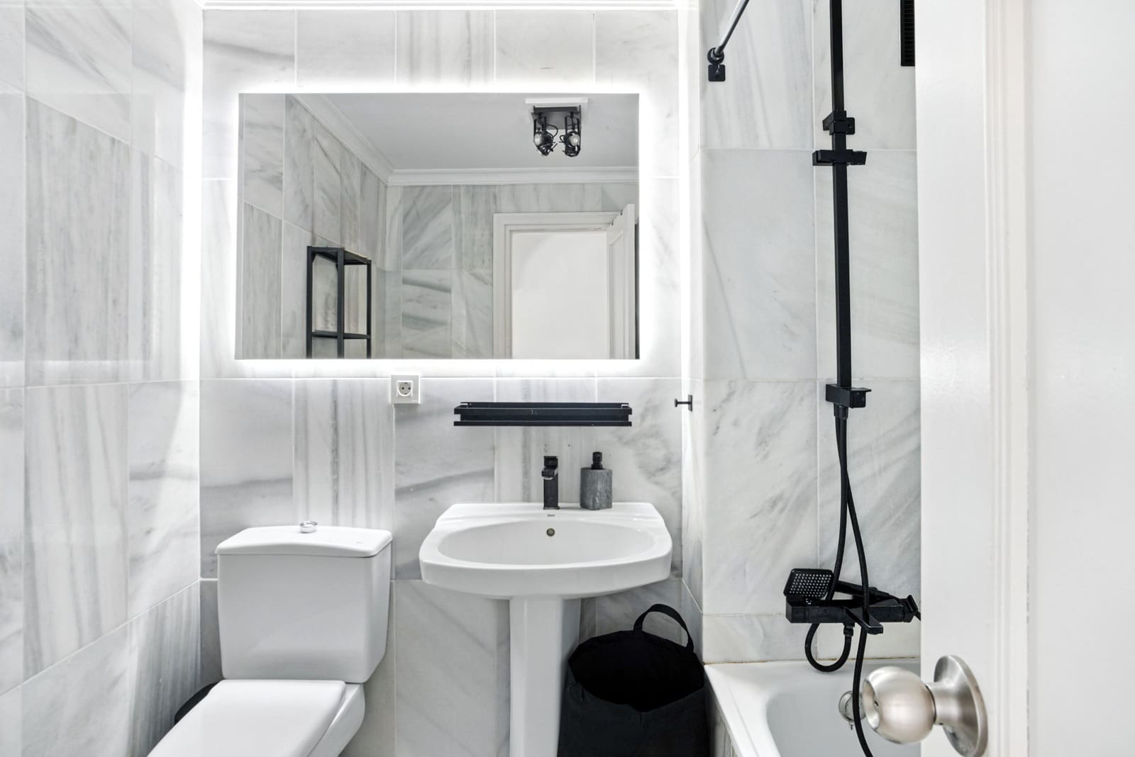 2 sypialnia Penthouse na sprzedaż w Marbella z basenem garażem - 515 000 € (Ref: 9737281)