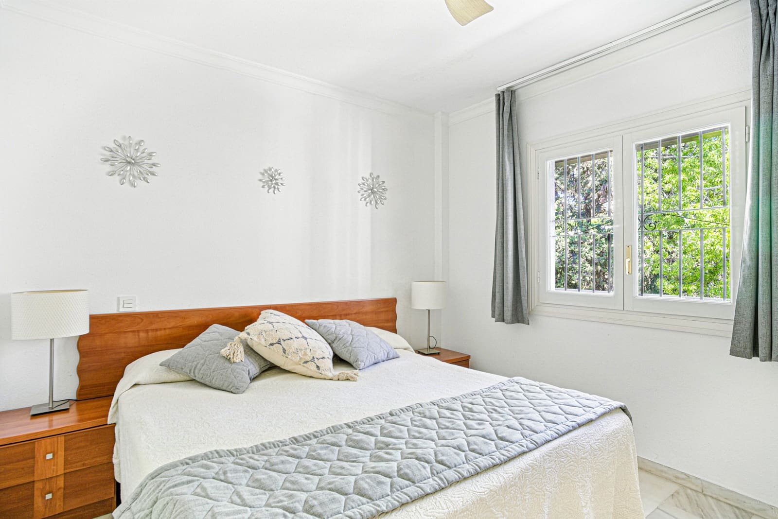 2 sypialnia Penthouse na sprzedaż w Marbella z basenem garażem - 515 000 € (Ref: 9737281)