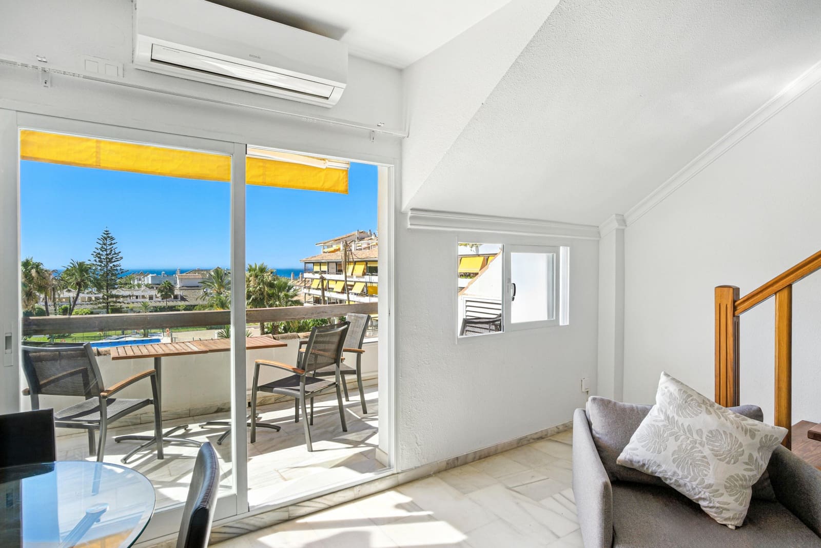 2 sypialnia Penthouse na sprzedaż w Marbella z basenem garażem - 515 000 € (Ref: 9737281)