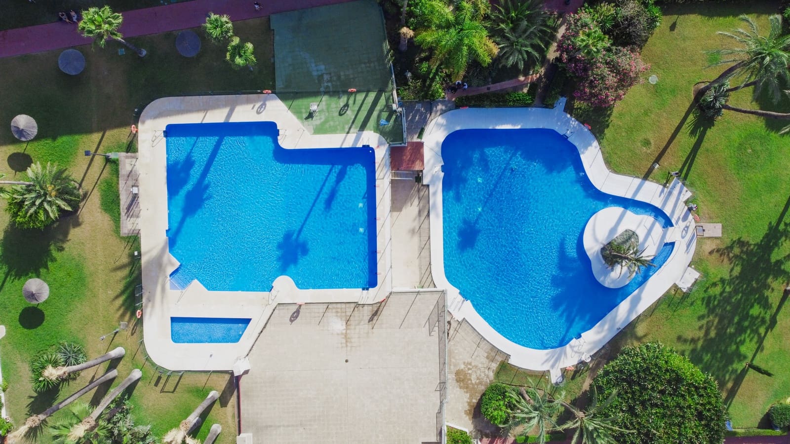 2 sypialnia Penthouse na sprzedaż w Marbella z basenem garażem - 515 000 € (Ref: 9737281)