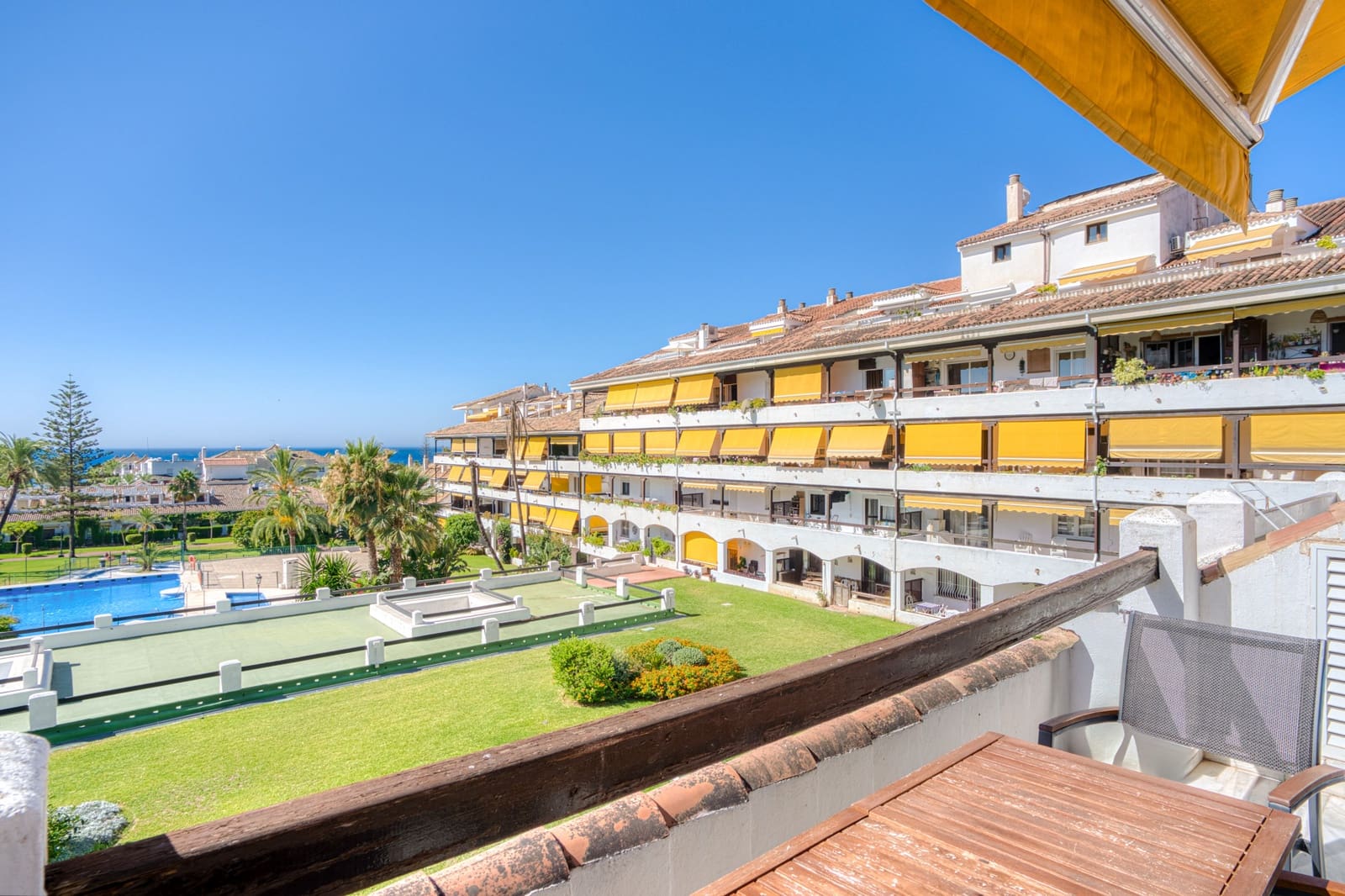 2 sypialnia Penthouse na sprzedaż w Marbella z basenem garażem - 515 000 € (Ref: 9737281)