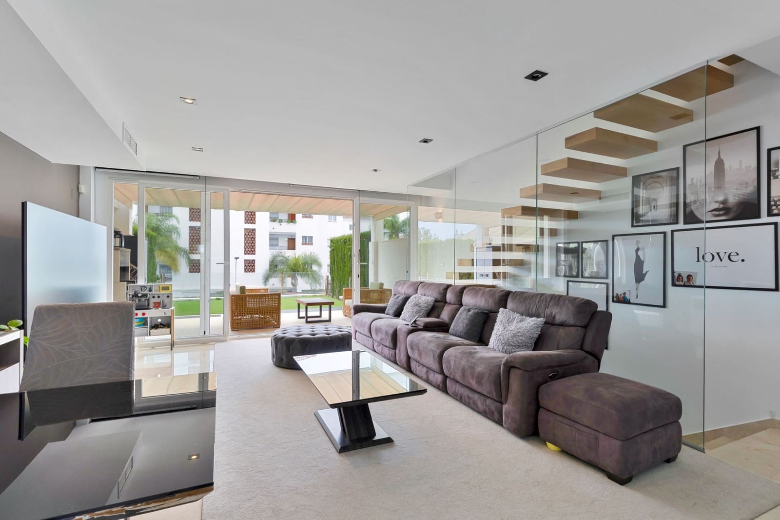 4 soveværelse Byhus til salg i Mijas Costa med swimmingpool garage - € 860.000 (Ref: 9756687)