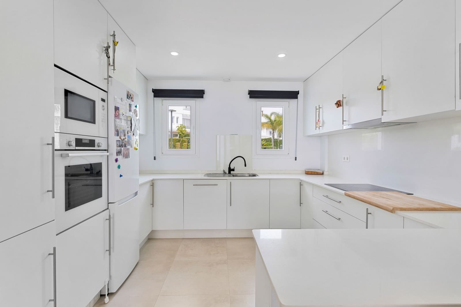 4 soveværelse Byhus til salg i Mijas Costa med swimmingpool garage - € 860.000 (Ref: 9756687)