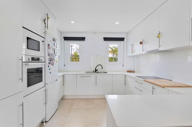 4 soverom Hus til salgs i Mijas Costa, Mijas med svømmebasseng garasje - € 860 000 (Ref: 9756687)