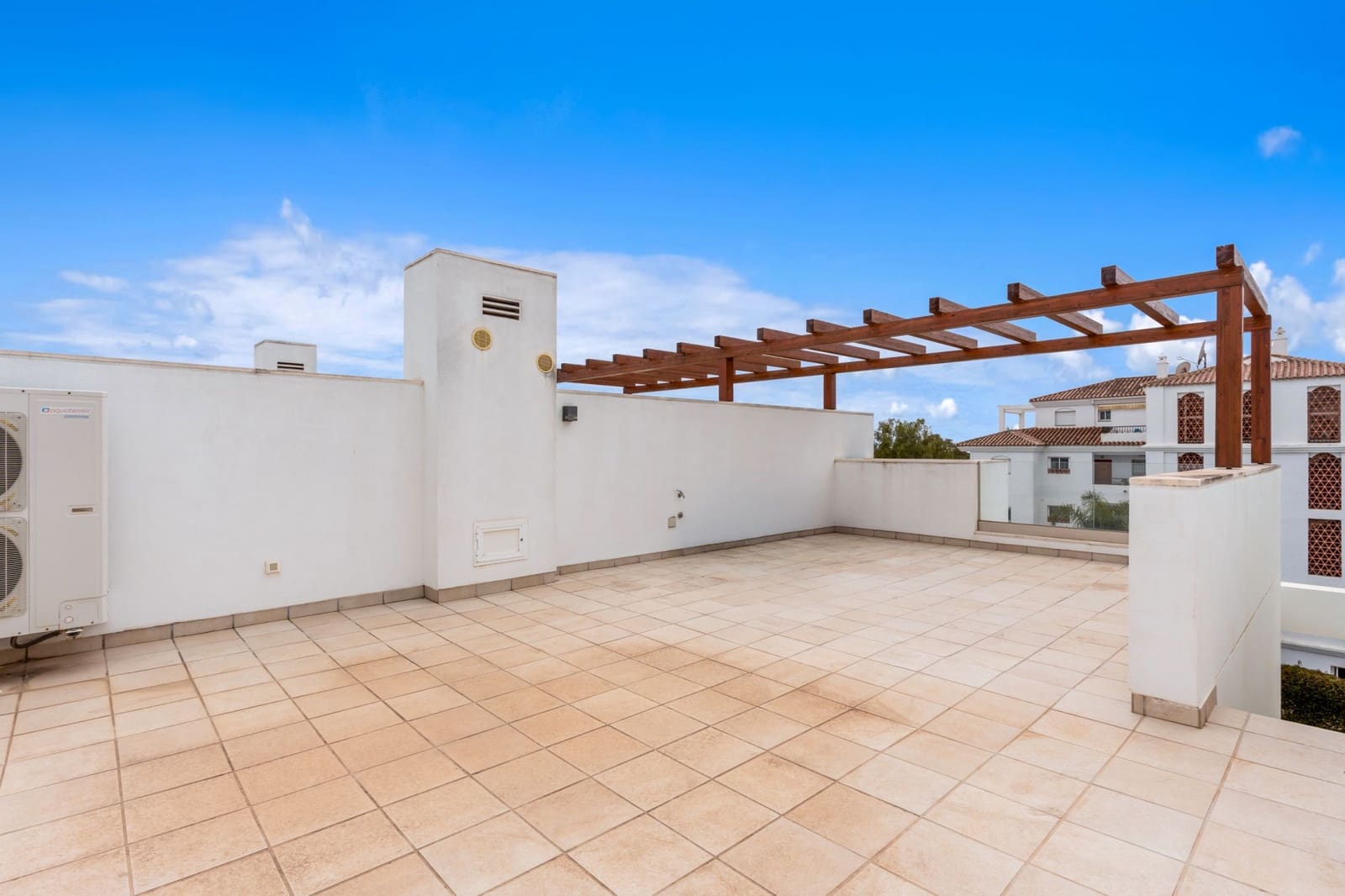 4 soveværelse Byhus til salg i Mijas Costa med swimmingpool garage - € 860.000 (Ref: 9756687)