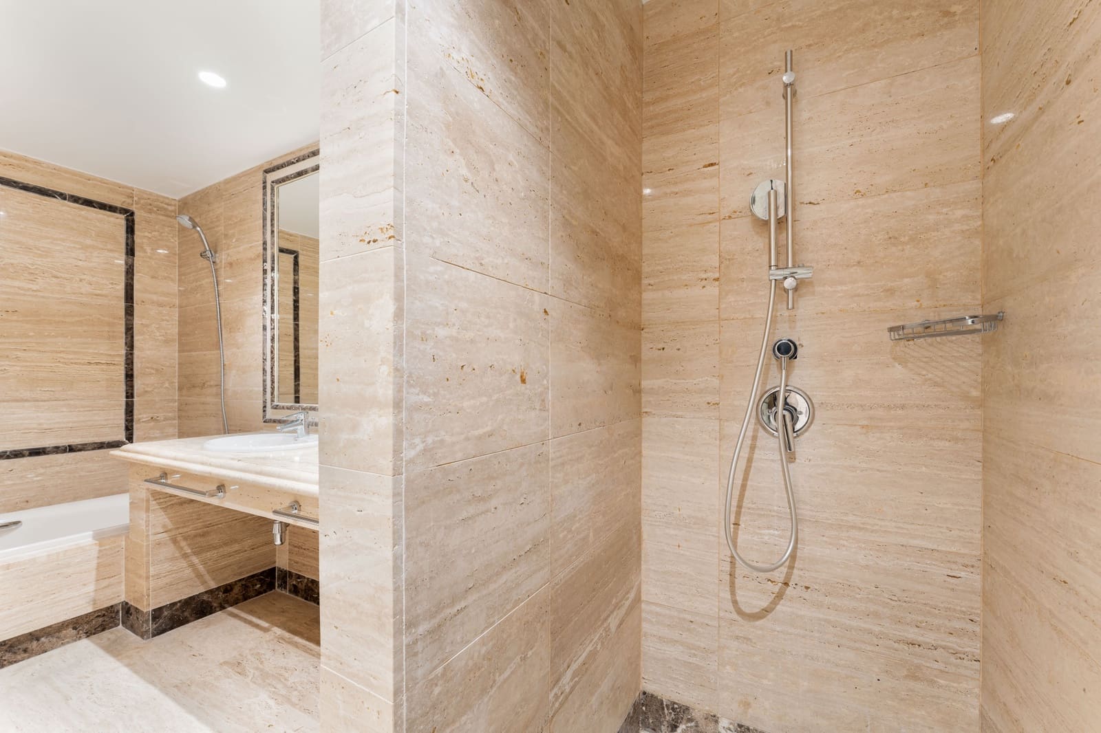 3 bedroom Apartment for sale in Marbella with pool garage - € 1,195,000 (Ref: 9819614)
