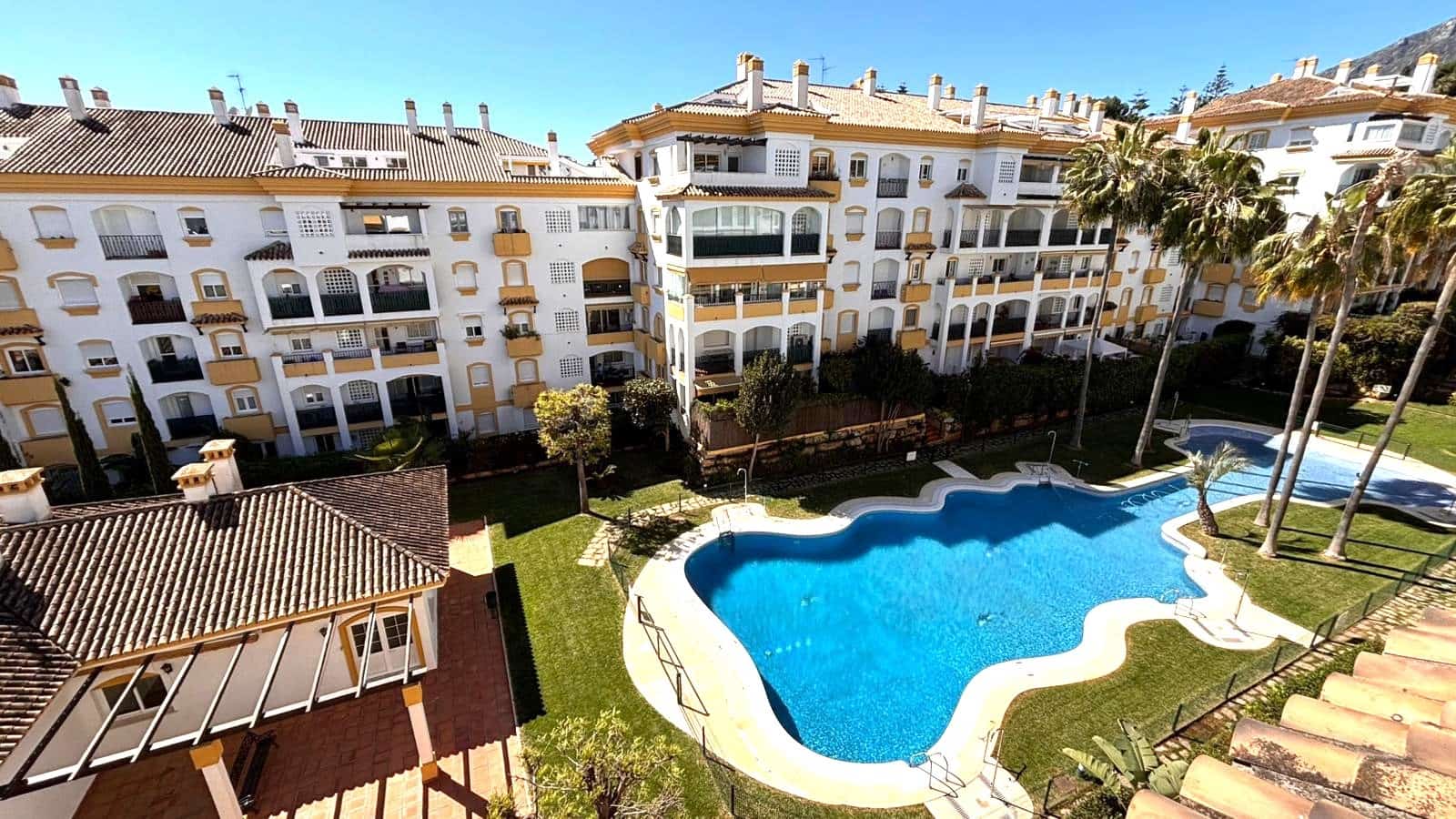 4 soverom Penthouse til salgs i Marbella med svømmebasseng garasje - € 1 040 000 (Ref: 9841414)