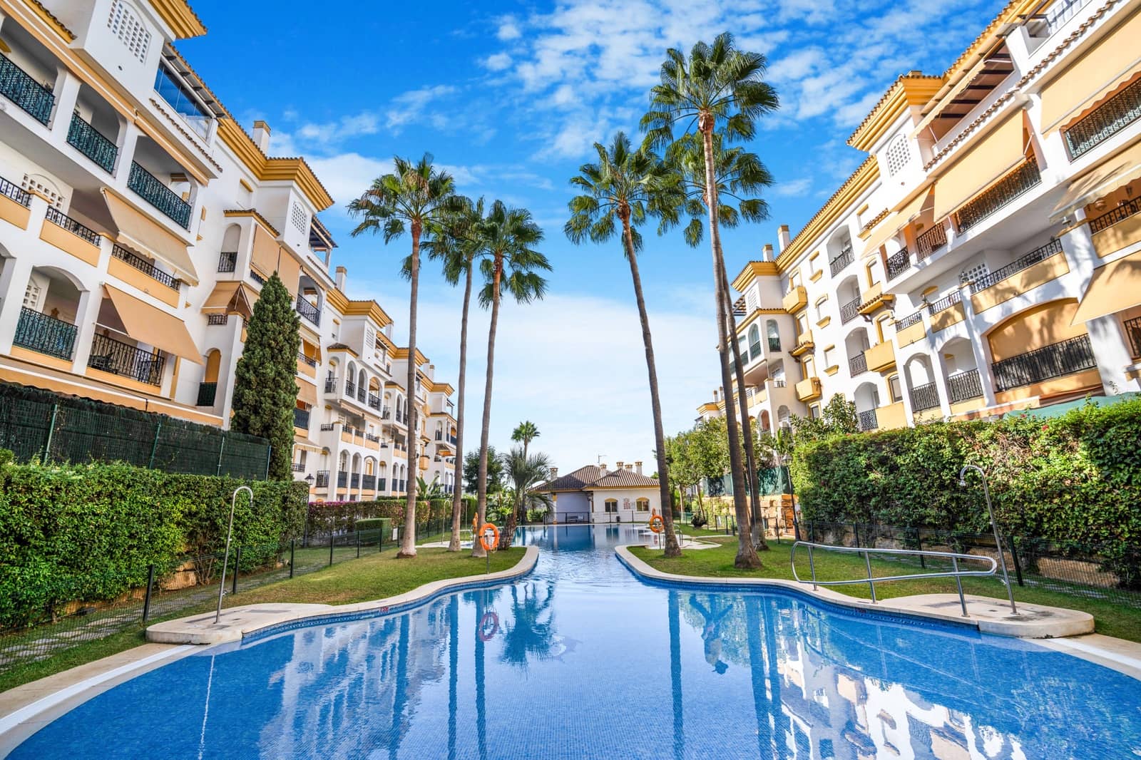 4 soverom Penthouse til salgs i Marbella med svømmebasseng garasje - € 1 040 000 (Ref: 9841414)