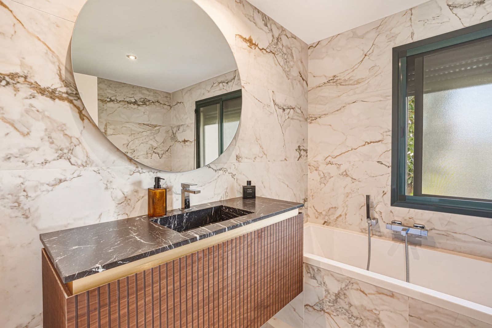 2 slaapkamer Appartement te koop in Benahavis met zwembad garage - € 625.000 (Ref: 9844207)