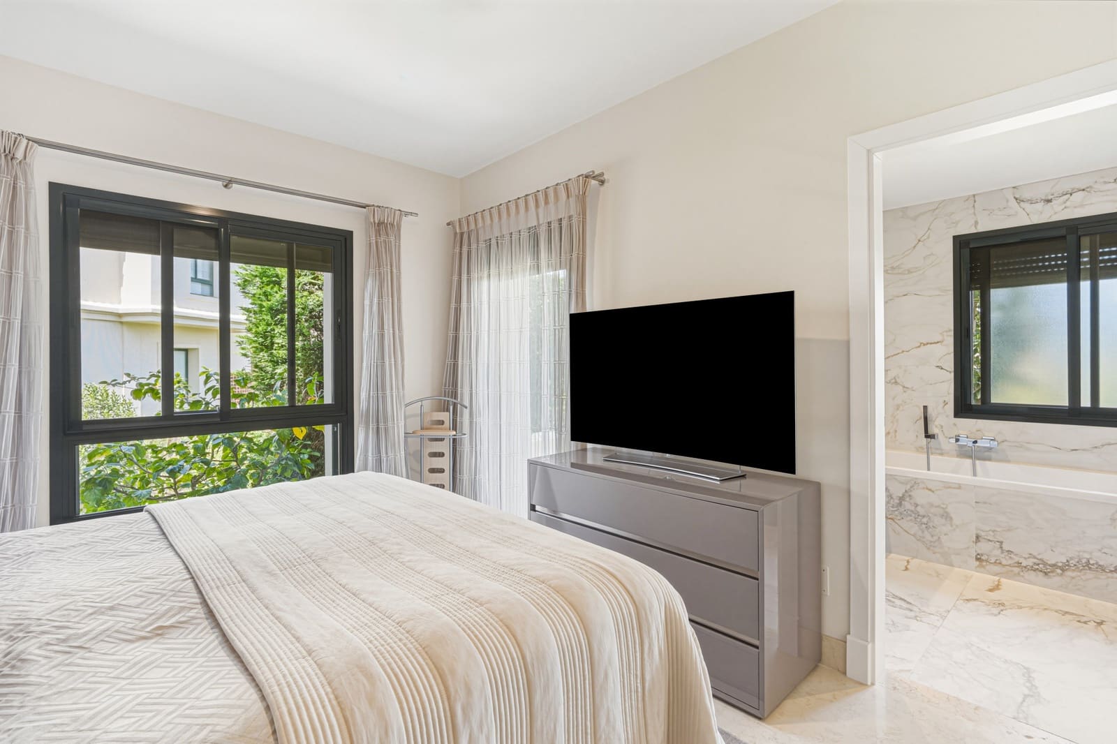 2 slaapkamer Appartement te koop in Benahavis met zwembad garage - € 625.000 (Ref: 9844207)