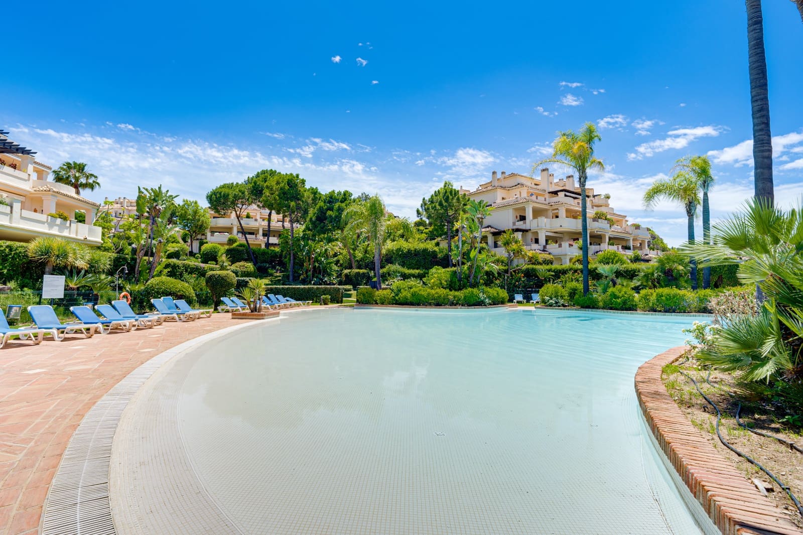 2 slaapkamer Appartement te koop in Benahavis met zwembad garage - € 625.000 (Ref: 9844207)