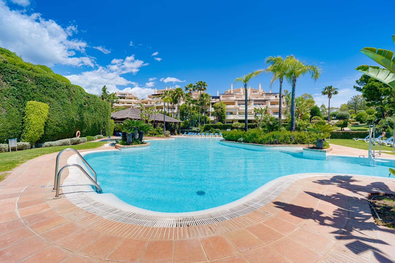 2 slaapkamer Appartement te koop in Benahavis met zwembad garage - € 625.000 (Ref: 9844207)
