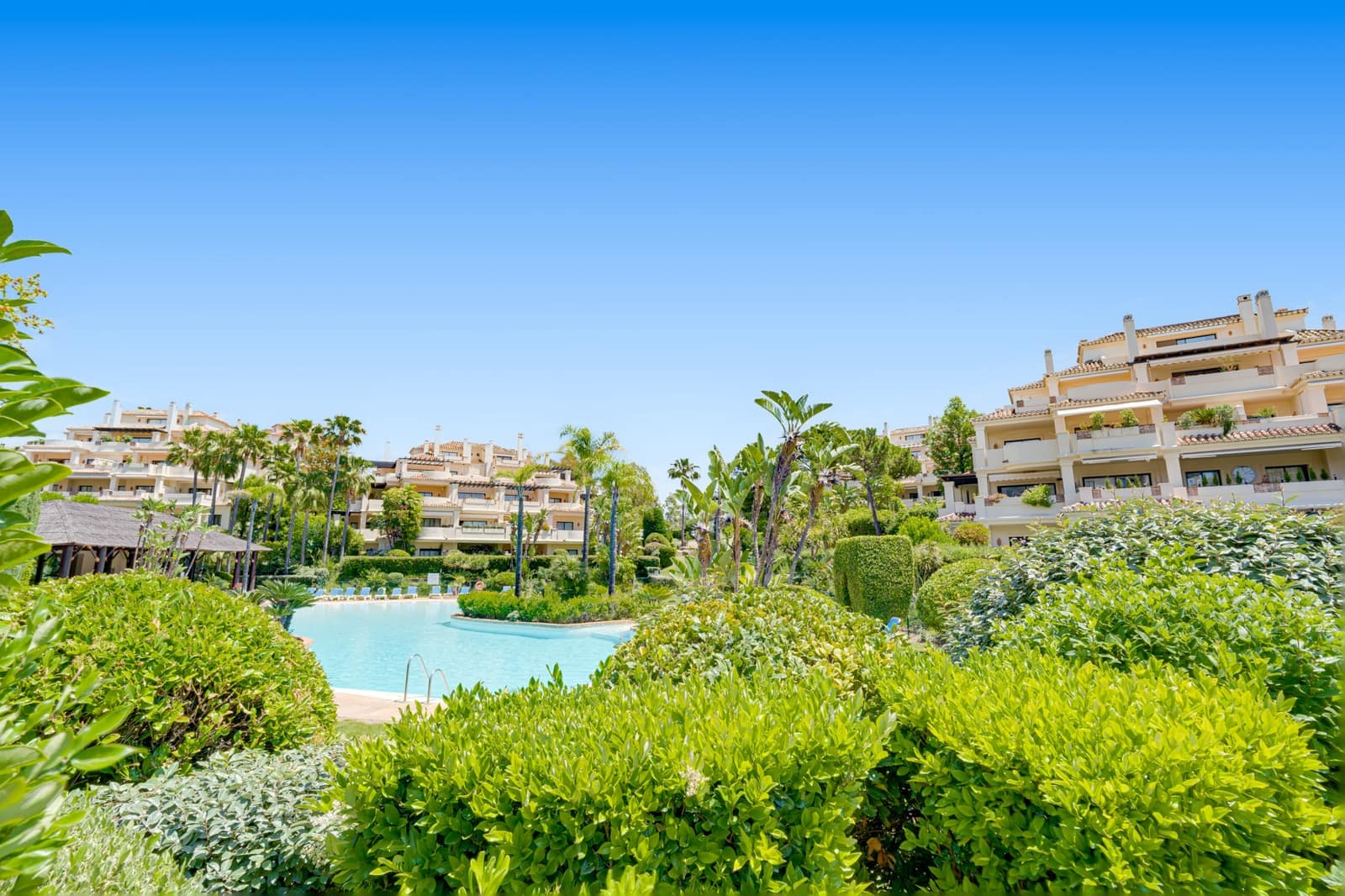 2 slaapkamer Appartement te koop in Benahavis met zwembad garage - € 625.000 (Ref: 9844207)