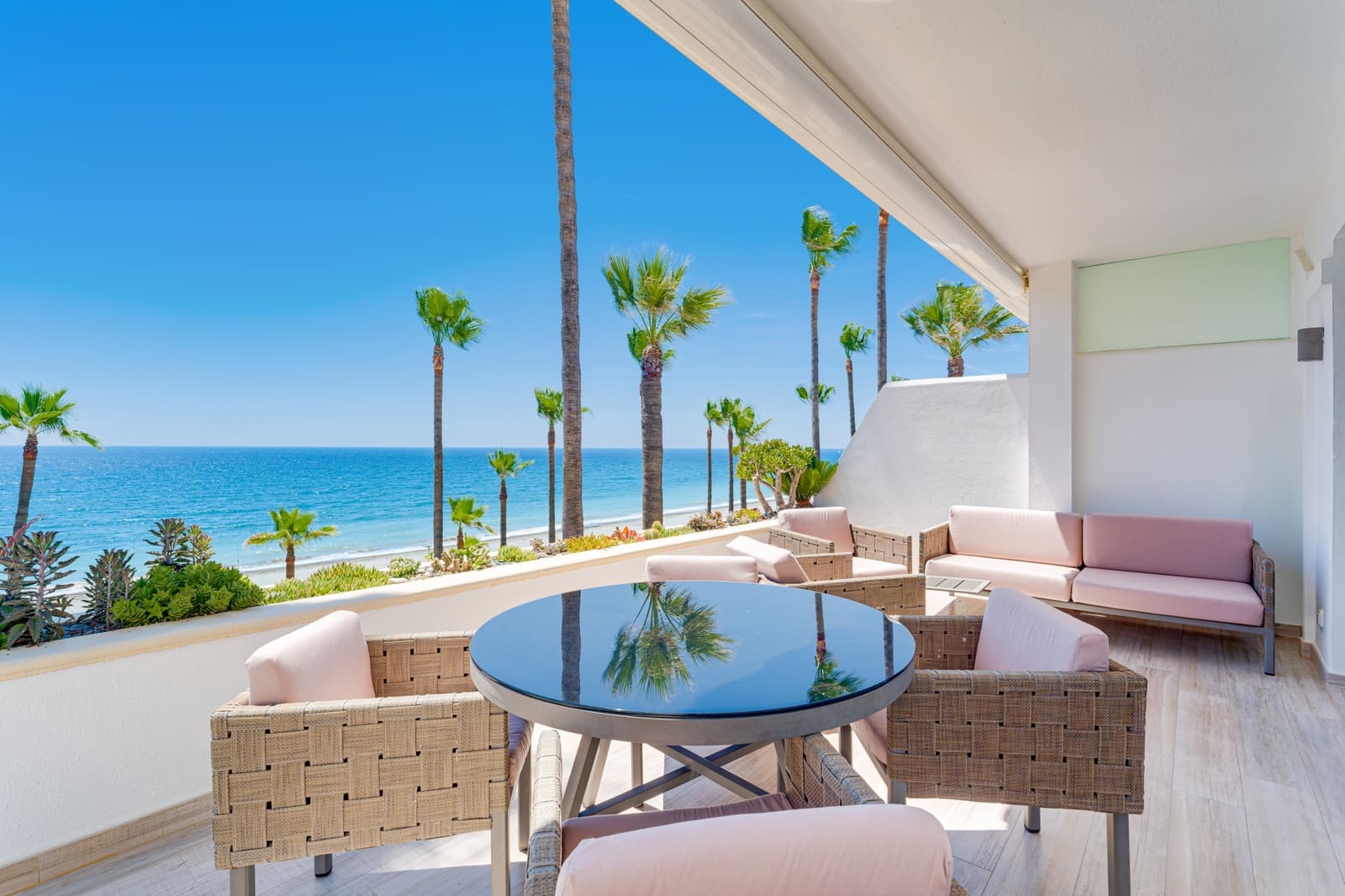 2 slaapkamer Appartement te koop in Estepona met zwembad - € 1.750.000 (Ref: 9872694)