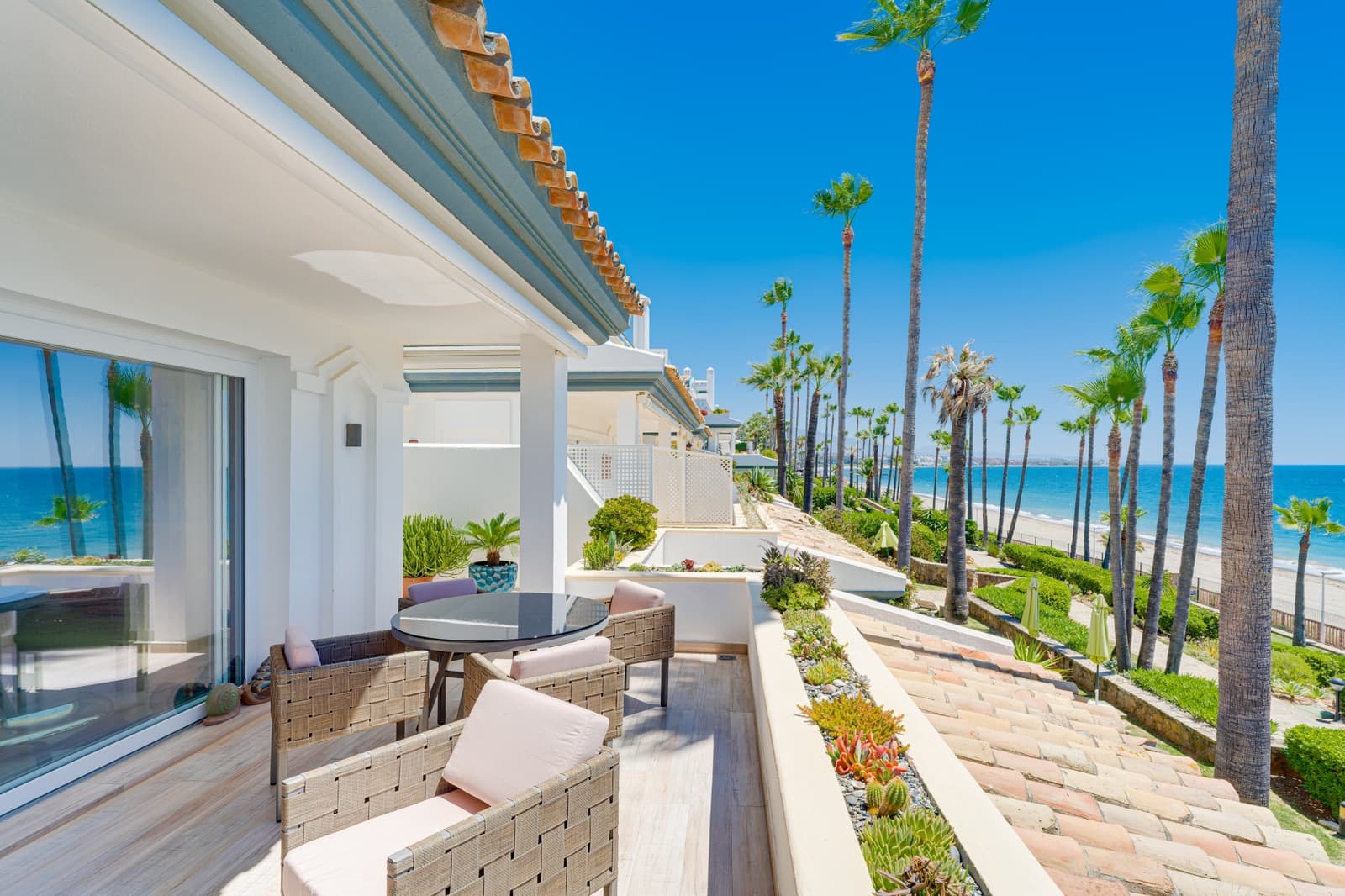 2 slaapkamer Appartement te koop in Estepona met zwembad - € 1.750.000 (Ref: 9872694)