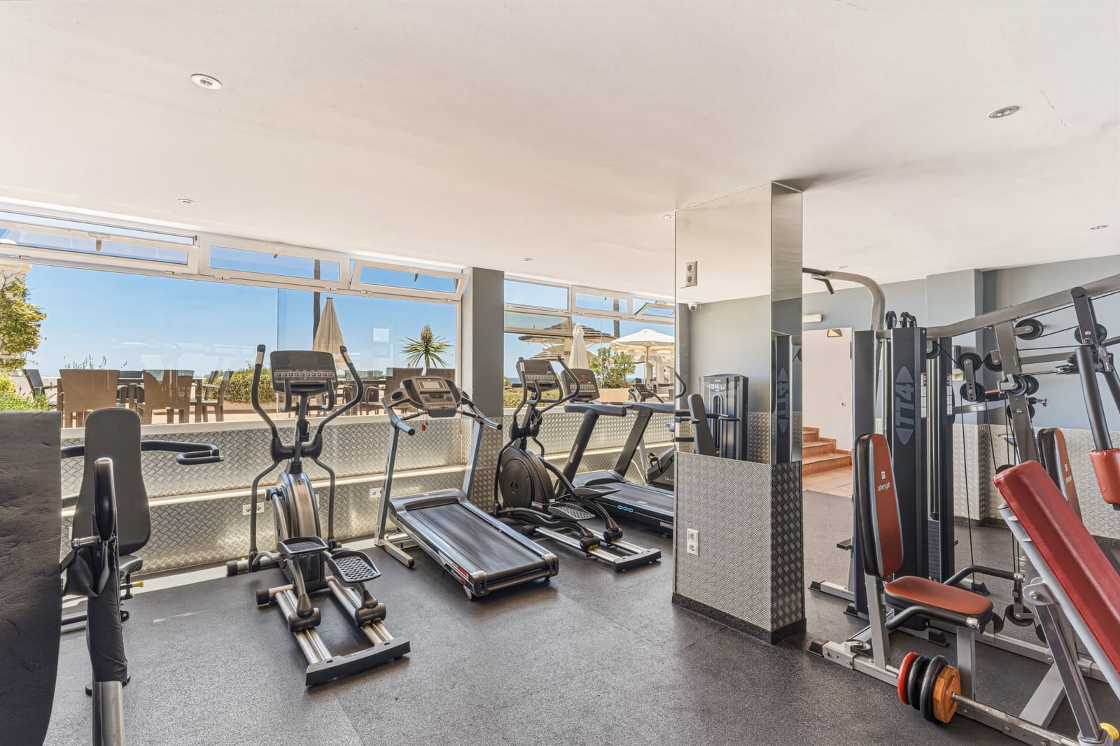 2 slaapkamer Appartement te koop in Estepona met zwembad - € 1.750.000 (Ref: 9872694)
