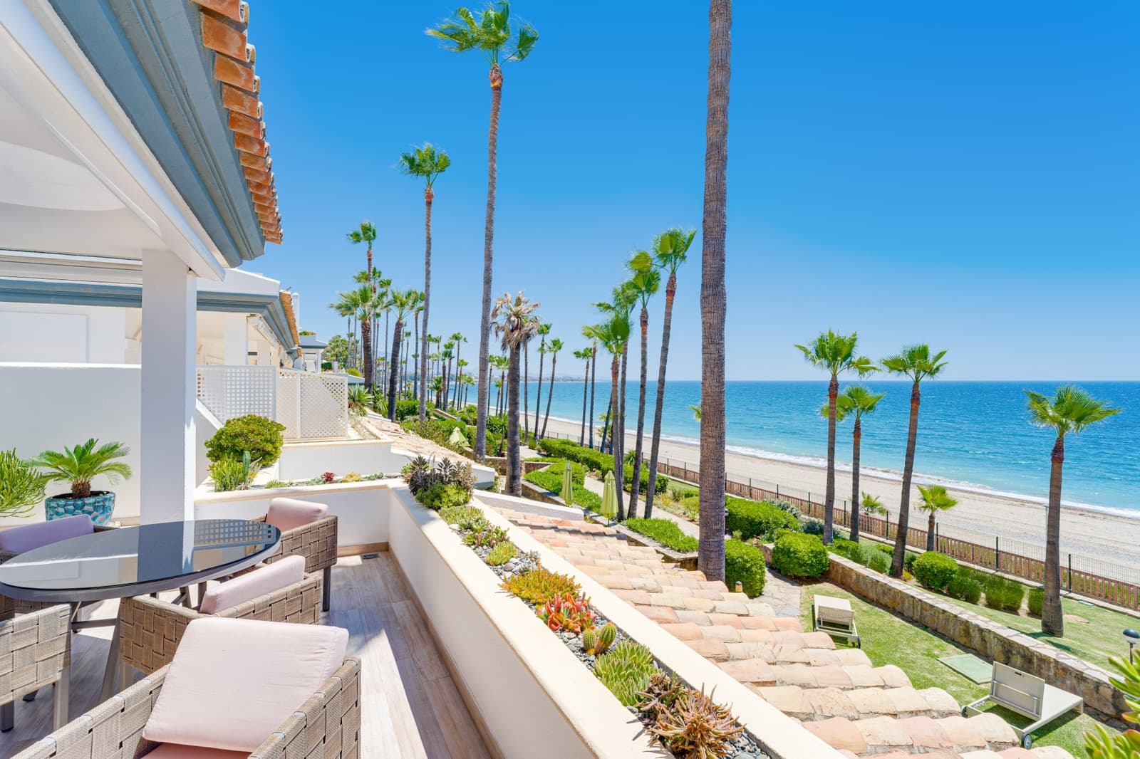 2 slaapkamer Appartement te koop in Estepona met zwembad - € 1.750.000 (Ref: 9872694)