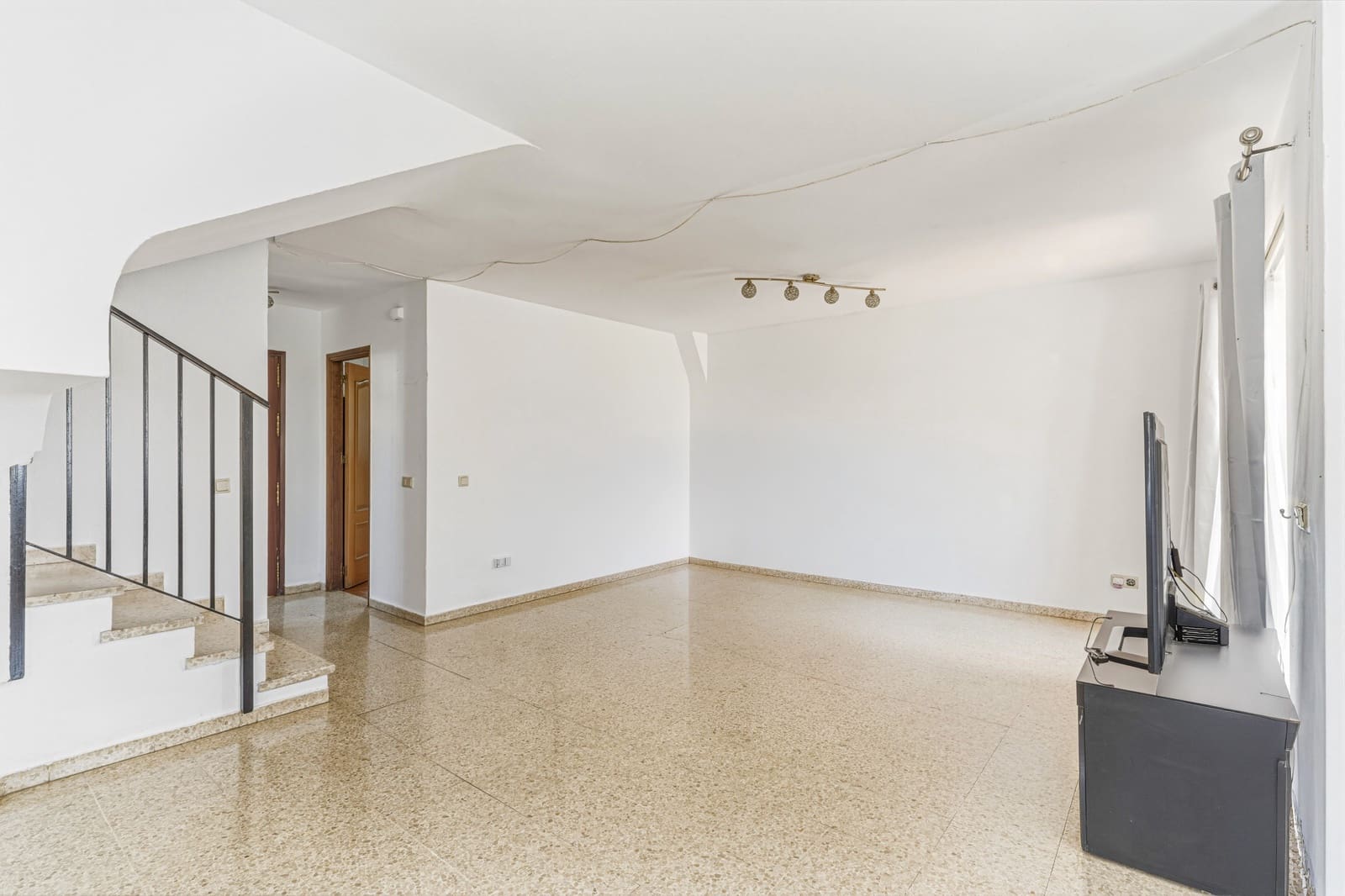3 bedroom Townhouse for sale in New Golden Mile with garage - € 580,000 (Ref: 9877557)