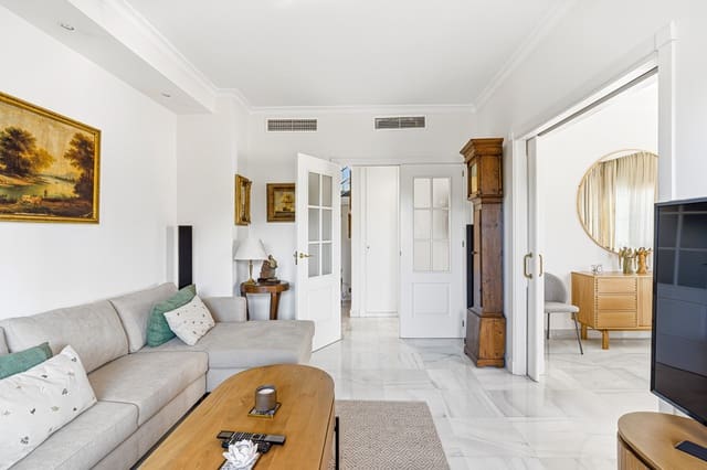 4 sovrum Takvåning till salu i Estepona med pool garage - 893 000 € (Ref: 9895144)