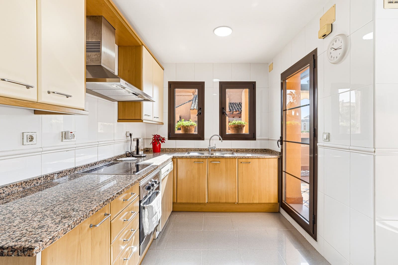 4 sovrum Takvåning till salu i Estepona med pool garage - 893 000 € (Ref: 9895144)