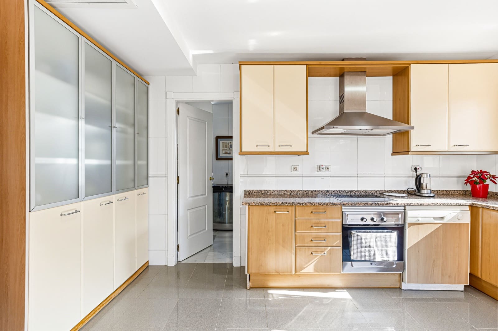 4 sovrum Takvåning till salu i Estepona med pool garage - 893 000 € (Ref: 9895144)