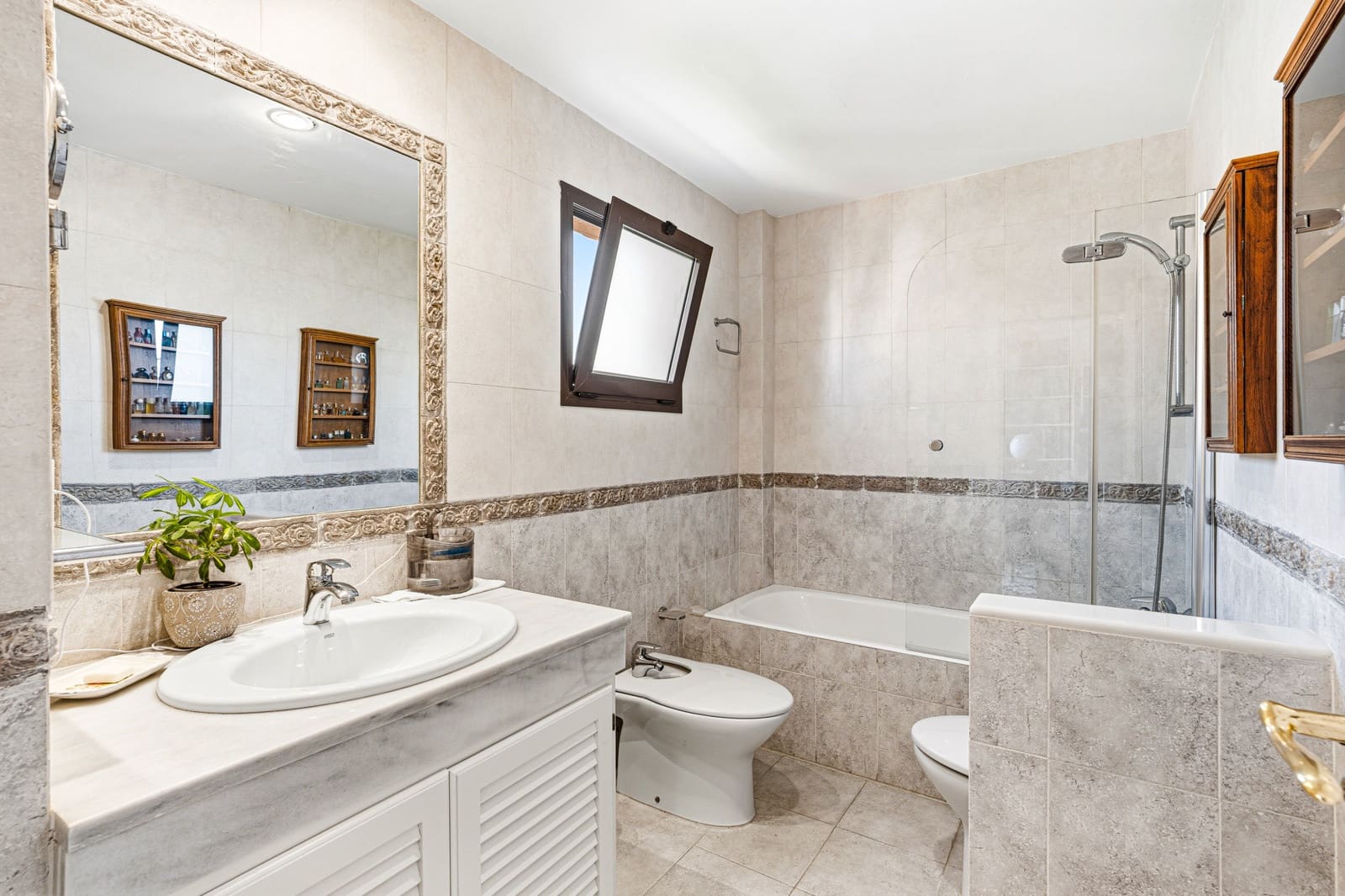 4 sovrum Takvåning till salu i Estepona med pool garage - 893 000 € (Ref: 9895144)