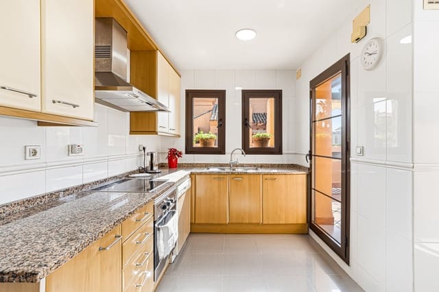 4 sovrum Takvåning till salu i Estepona med pool garage - 893 000 € (Ref: 9895144)