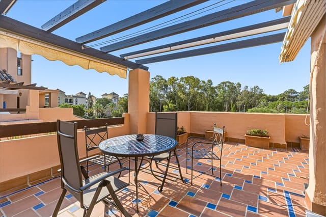 4 sovrum Takvåning till salu i Estepona med pool garage - 893 000 € (Ref: 9895144)