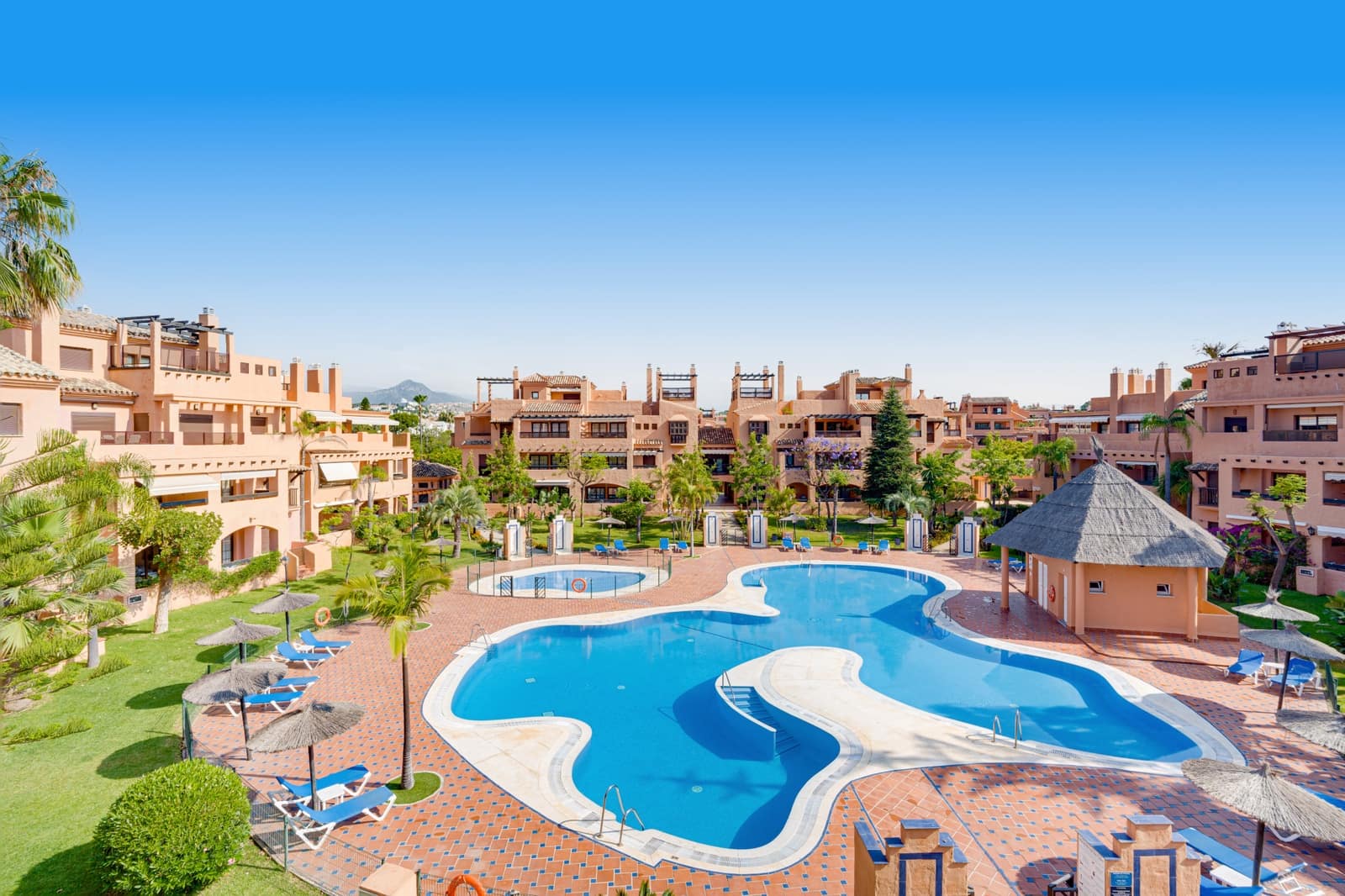 4 sovrum Takvåning till salu i Estepona med pool garage - 893 000 € (Ref: 9895144)