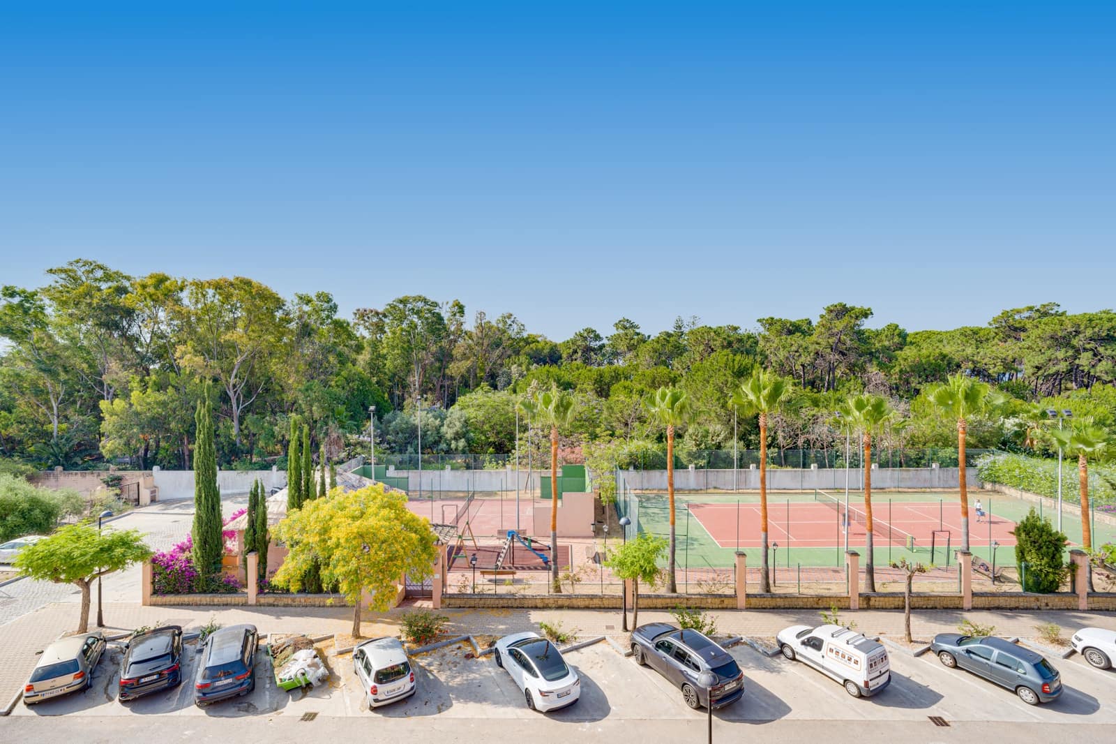 4 sovrum Takvåning till salu i Estepona med pool garage - 893 000 € (Ref: 9895144)