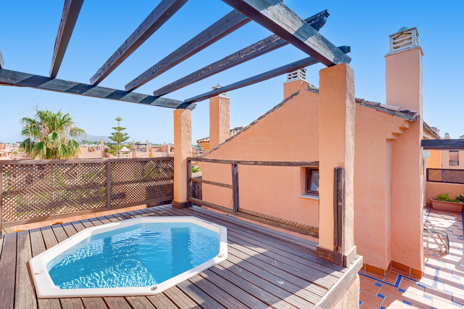 4 sovrum Takvåning till salu i Estepona med pool garage - 893 000 € (Ref: 9895144)