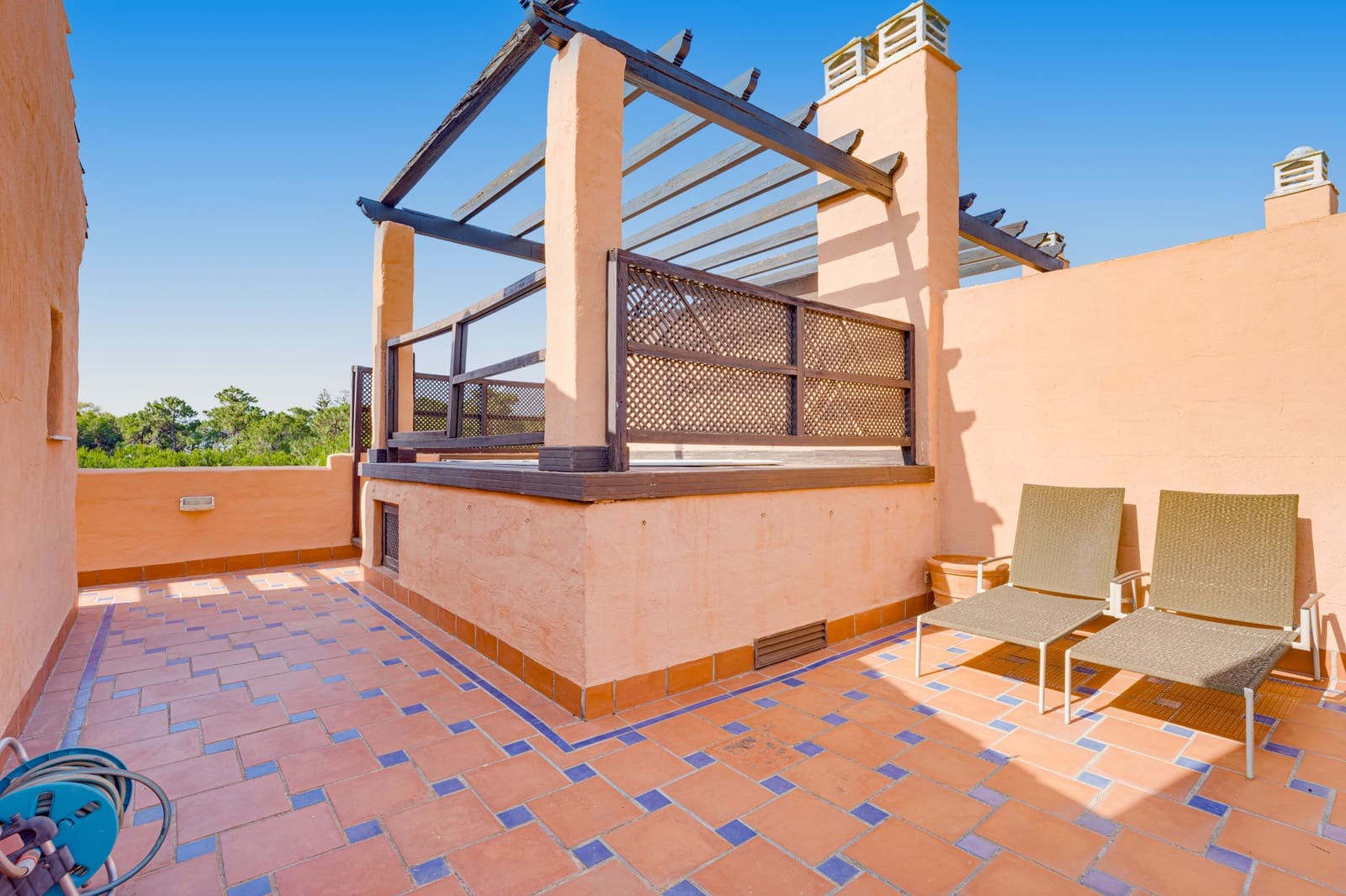 4 sovrum Takvåning till salu i Estepona med pool garage - 893 000 € (Ref: 9895144)