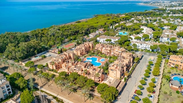 4 quarto Penthouse para venda em Estepona com piscina garagem - 893 000 € (Ref: 9895144)