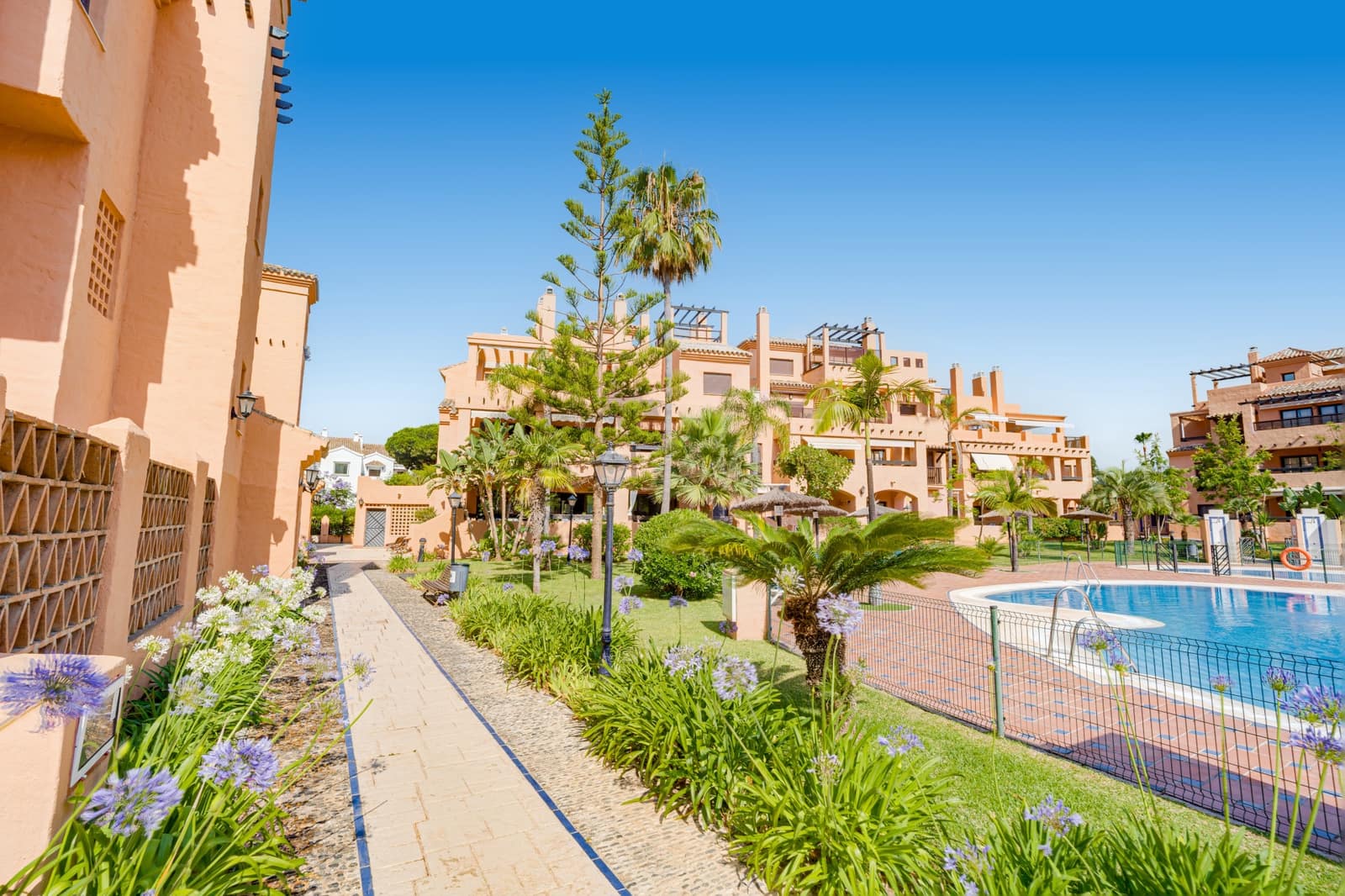 4 sovrum Takvåning till salu i Estepona med pool garage - 893 000 € (Ref: 9895144)
