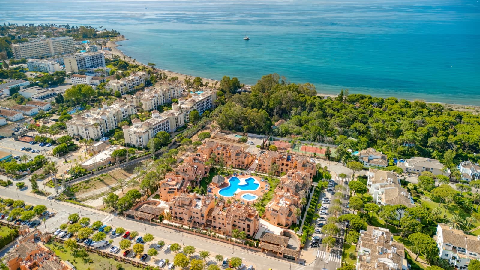 4 sovrum Takvåning till salu i Estepona med pool garage - 893 000 € (Ref: 9895144)
