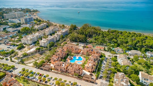 4 sovrum Takvåning till salu i Estepona med pool garage - 893 000 € (Ref: 9895144)
