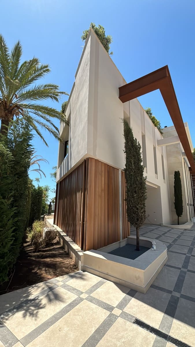 5 makuuhuone Huvila myytävänä paikassa Marbella mukana uima-altaan 
autotalli - 7 300 000 € (Ref: 9912237)