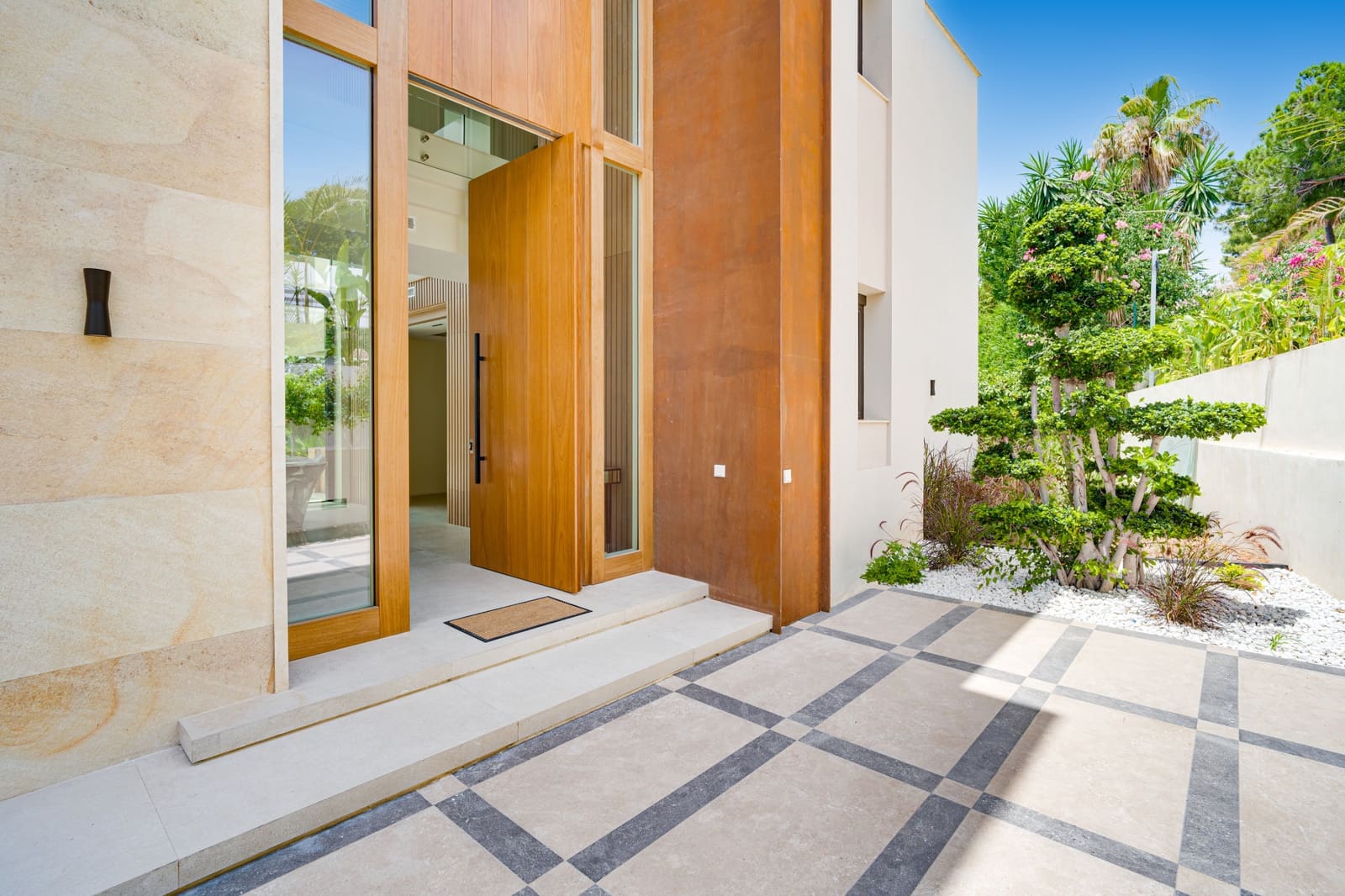 5 bedroom Villa for sale in Marbella with pool garage - € 7,300,000 (Ref: 9912237)
