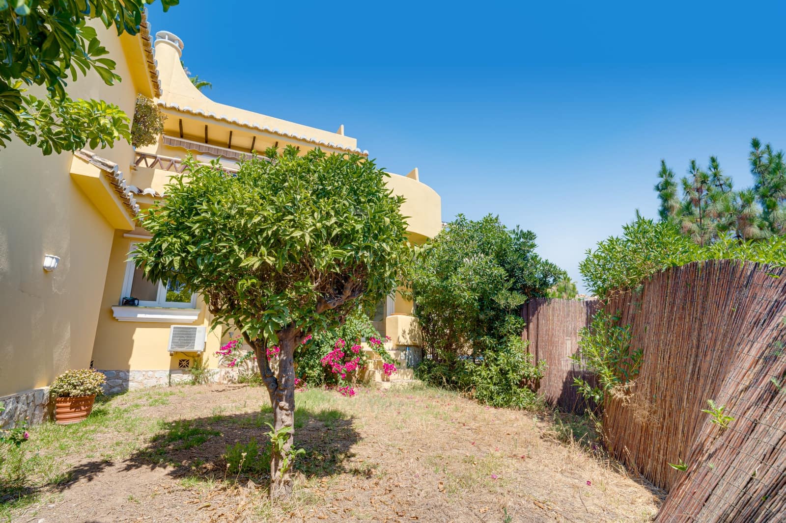 Casa de 3 habitaciones en Calahonda en venta con garaje - 568.000 € (Ref: 9937309)